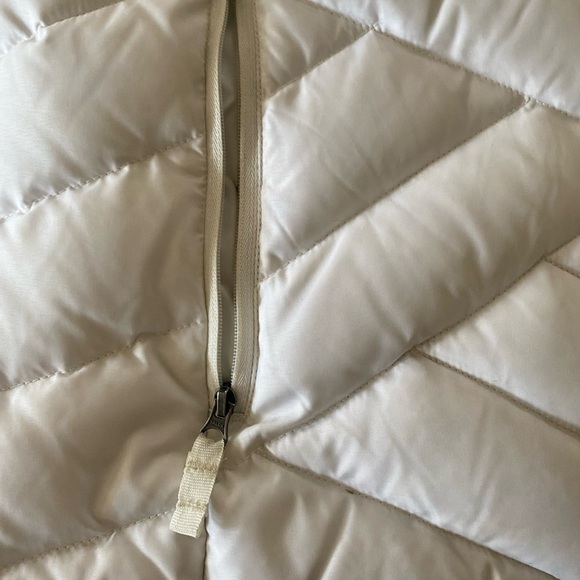 Eddie Bauer Women's White Quilted Vest - Picture 4 of 9